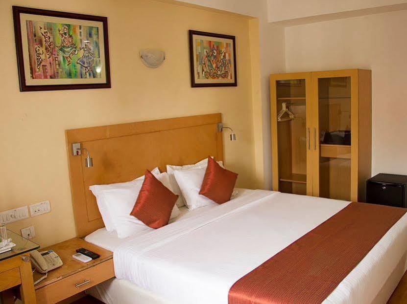 Hotel Marina Inn Egmore Madras Buitenkant foto